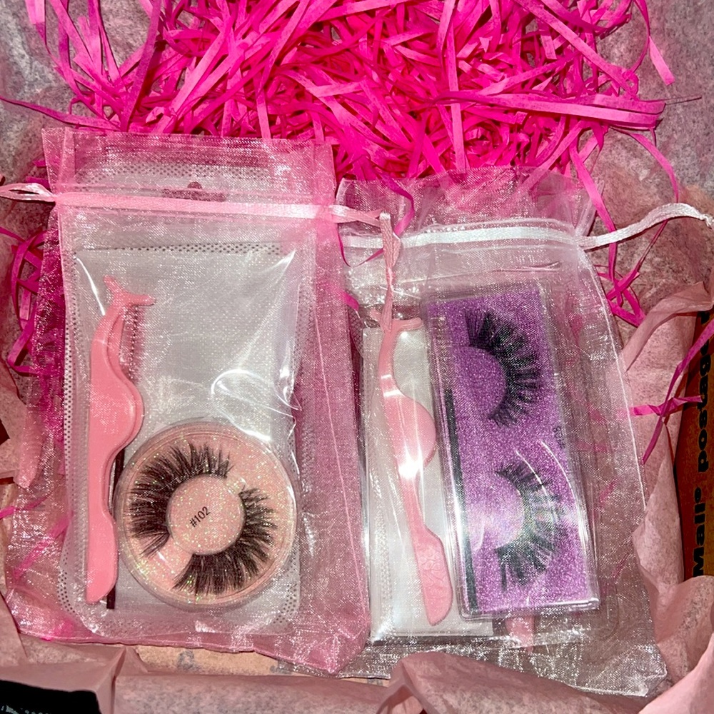 Lash box with 4 sets of dramatic lashes